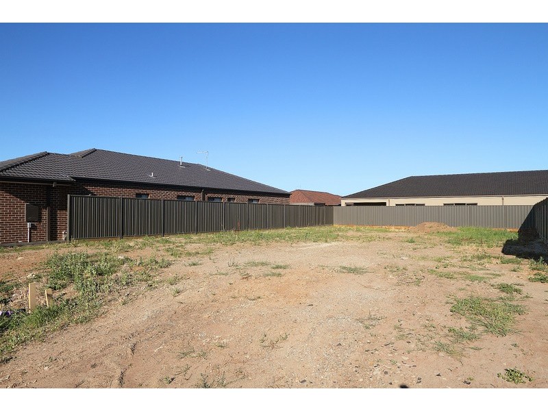 18 Cerbera Bend, Cranbourne North VIC 3977