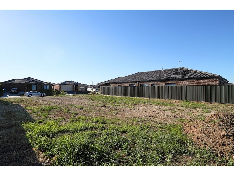 18 Cerbera Bend, Cranbourne North VIC 3977