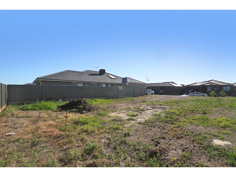 18 Cerbera Bend, Cranbourne North VIC 3977