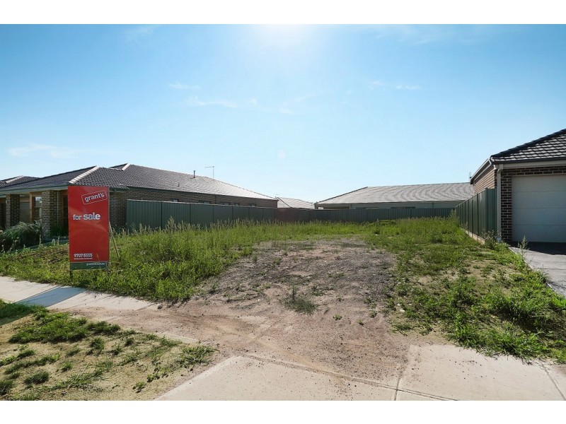 18 Cerbera Bend, Cranbourne North VIC 3977