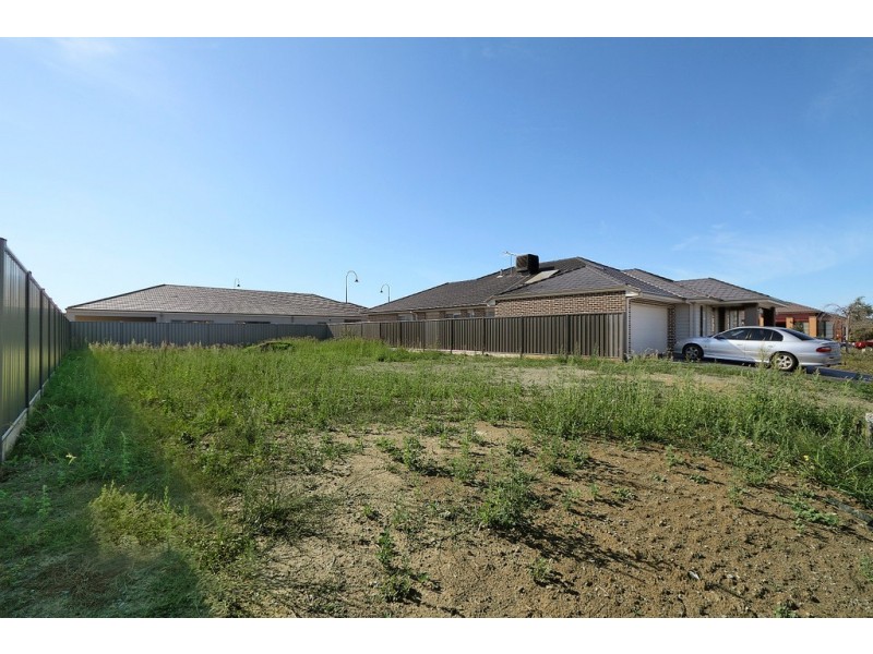 18 Cerbera Bend, Cranbourne North VIC 3977