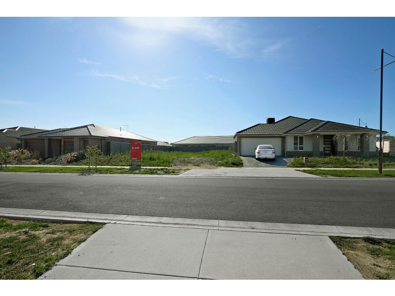 18 Cerbera Bend, Cranbourne North VIC 3977