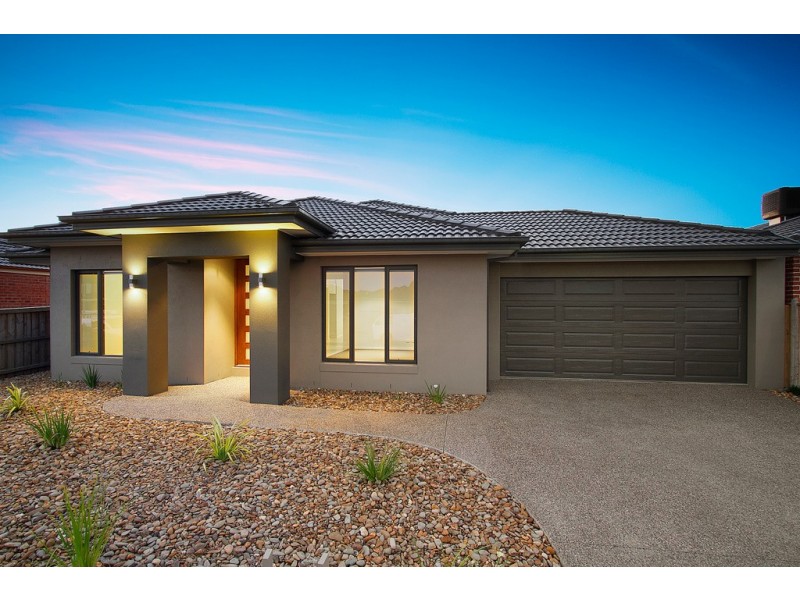 13 Dalton Way, Cranbourne East VIC 3977