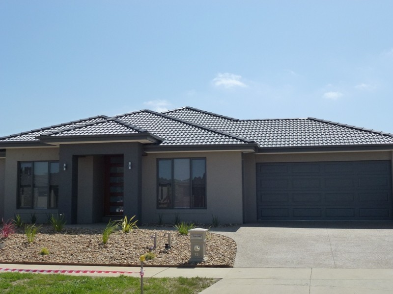 13 Dalton Way, Cranbourne East VIC 3977