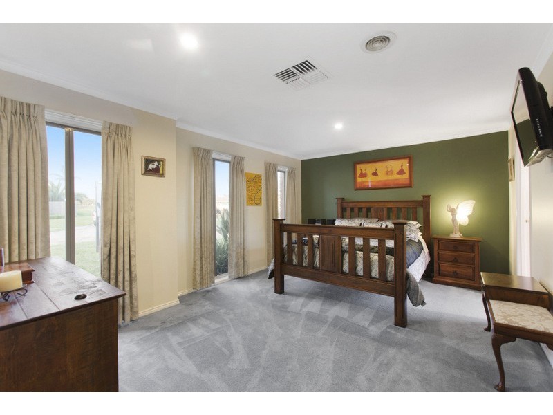 27 Pendulum Place, Berwick VIC 3806