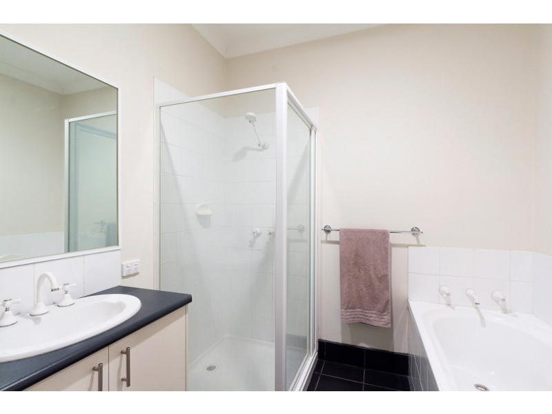 11/12 Grant Close, Berwick VIC 3806