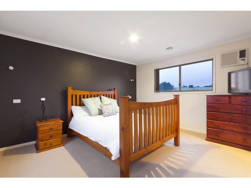 11/12 Grant Close, Berwick VIC 3806