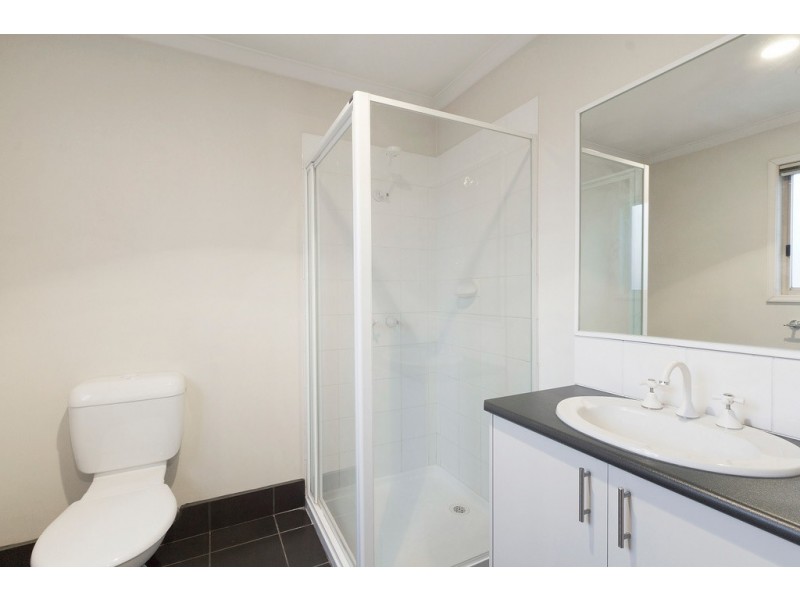 11/12 Grant Close, Berwick VIC 3806