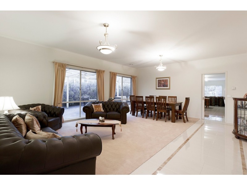 22 Ellesse Way, Berwick VIC 3806