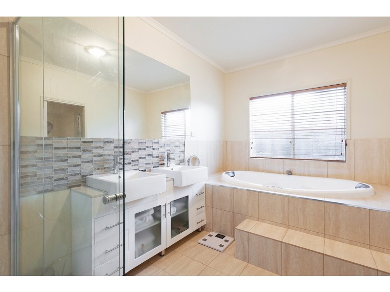 22 Ellesse Way, Berwick VIC 3806