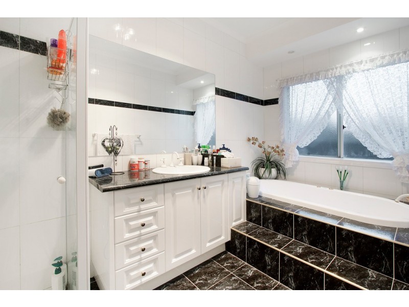 19 Ellesse Way, Berwick VIC 3806