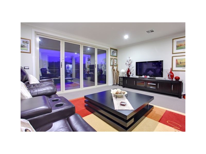 24 Nagle Drive, Sandhurst VIC 3977