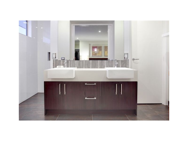 24 Nagle Drive, Sandhurst VIC 3977