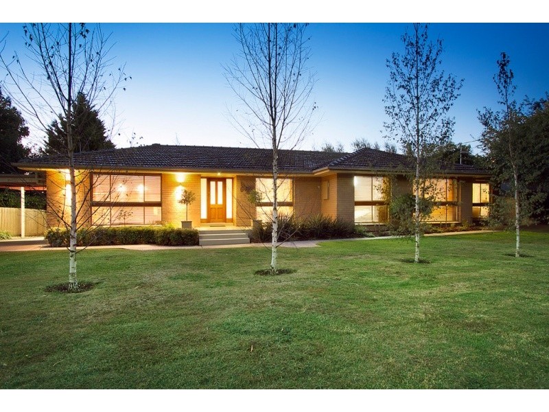 11 Roundhay Court, Berwick VIC 3806