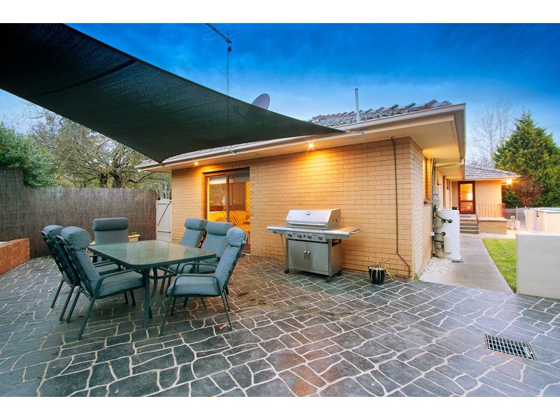 11 Roundhay Court, Berwick VIC 3806