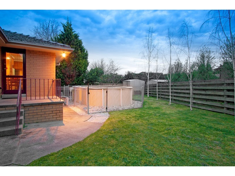 11 Roundhay Court, Berwick VIC 3806