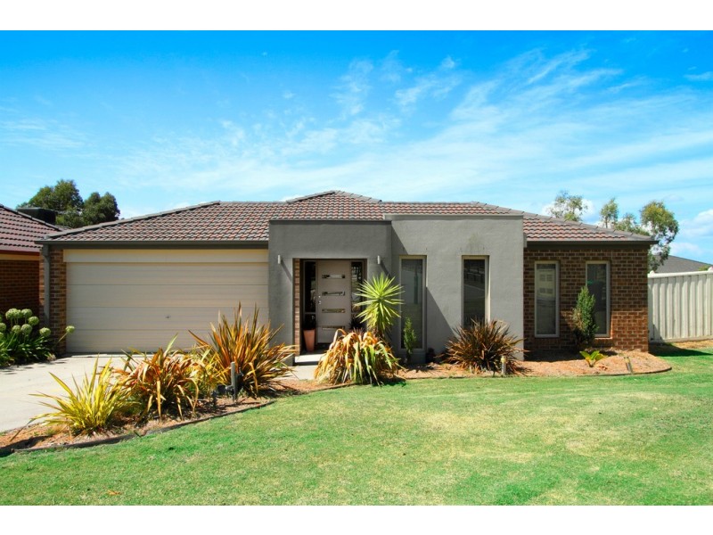 11 Azure Place, Narre Warren South VIC 3805