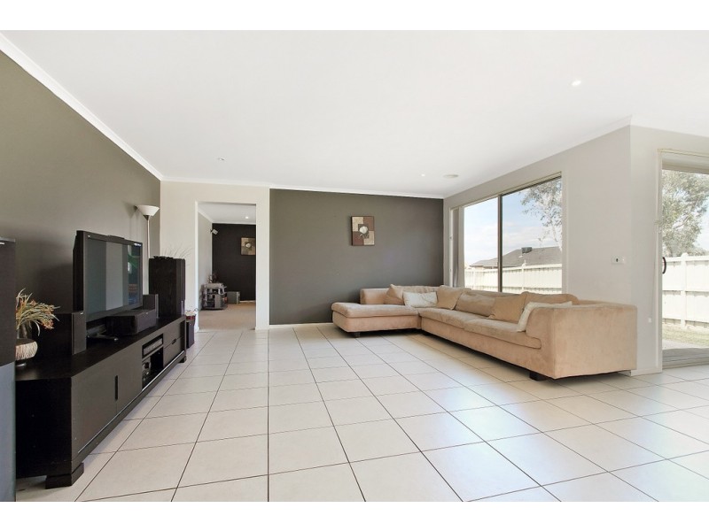 11 Azure Place, Narre Warren South VIC 3805