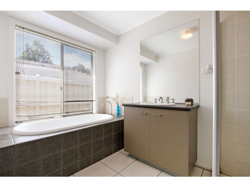 11 Azure Place, Narre Warren South VIC 3805