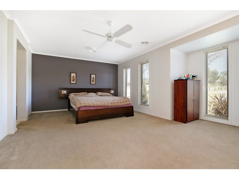 11 Azure Place, Narre Warren South VIC 3805