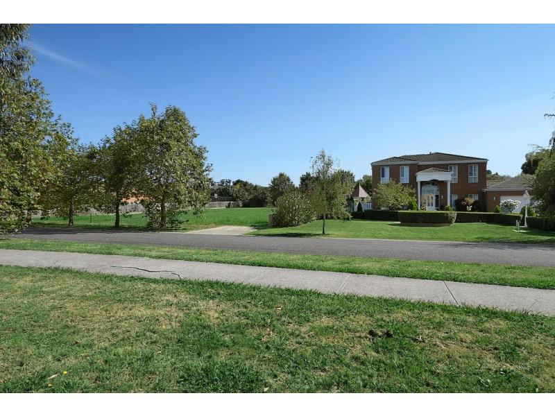 9 Heathdale Road, Narre Warren North VIC 3804