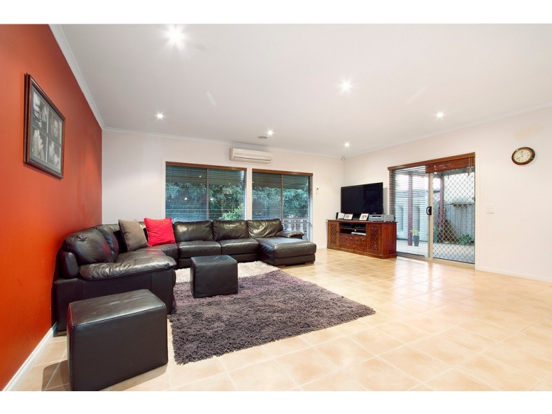 2 Tennyson Close, Berwick VIC 3806