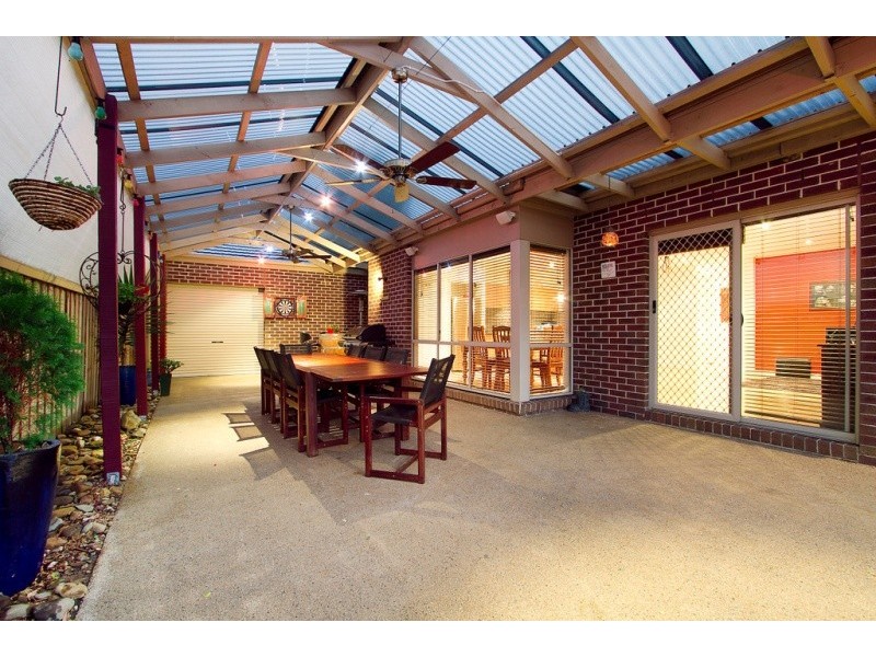 2 Tennyson Close, Berwick VIC 3806