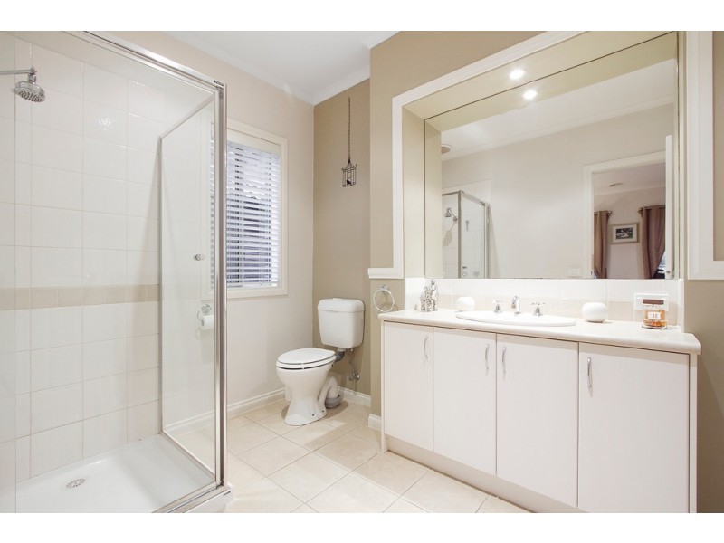 2 Tennyson Close, Berwick VIC 3806