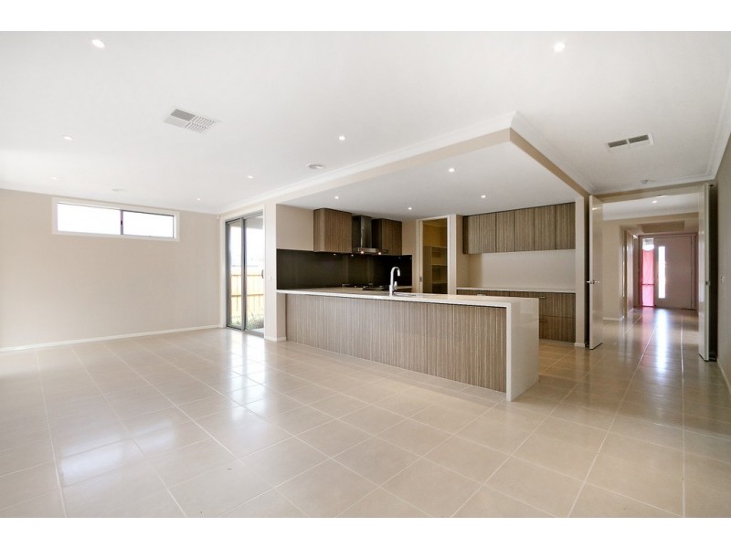 112 Sabel Drive, Cranbourne North VIC 3977
