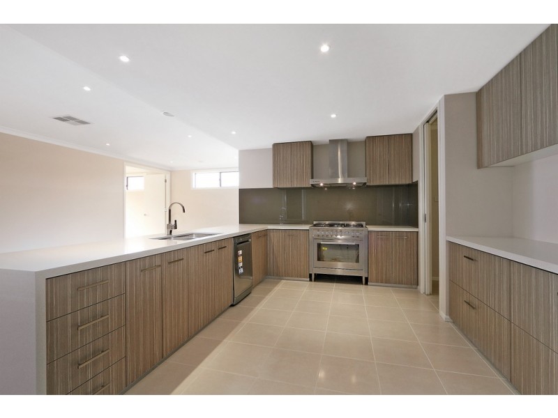 112 Sabel Drive, Cranbourne North VIC 3977