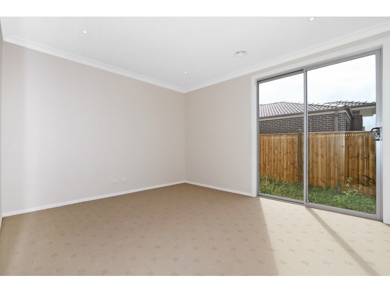 112 Sabel Drive, Cranbourne North VIC 3977