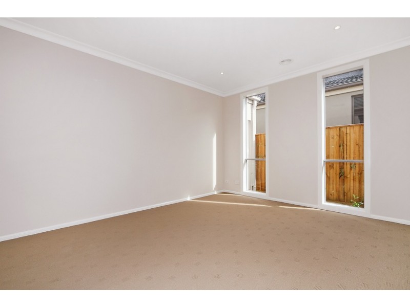 112 Sabel Drive, Cranbourne North VIC 3977