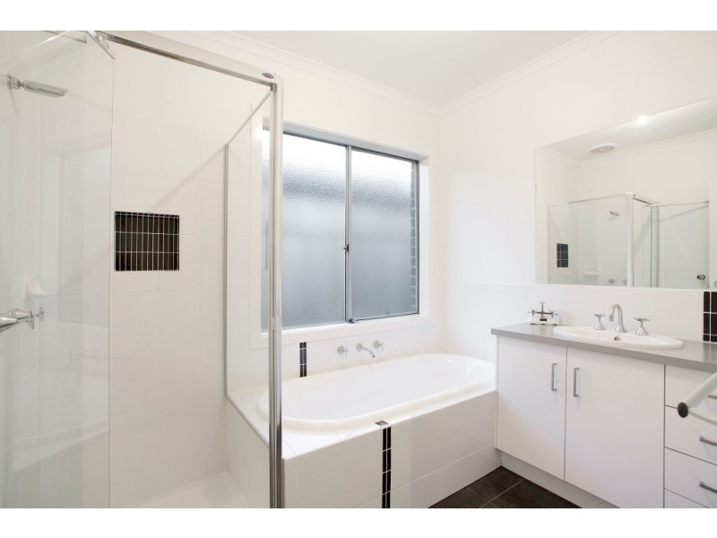 30 Northgate Drive, Berwick VIC 3806