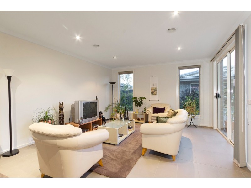 8 Aspect Lane, Cranbourne North VIC 3977