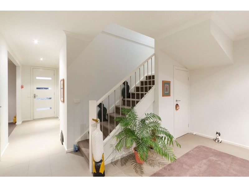 8 Aspect Lane, Cranbourne North VIC 3977