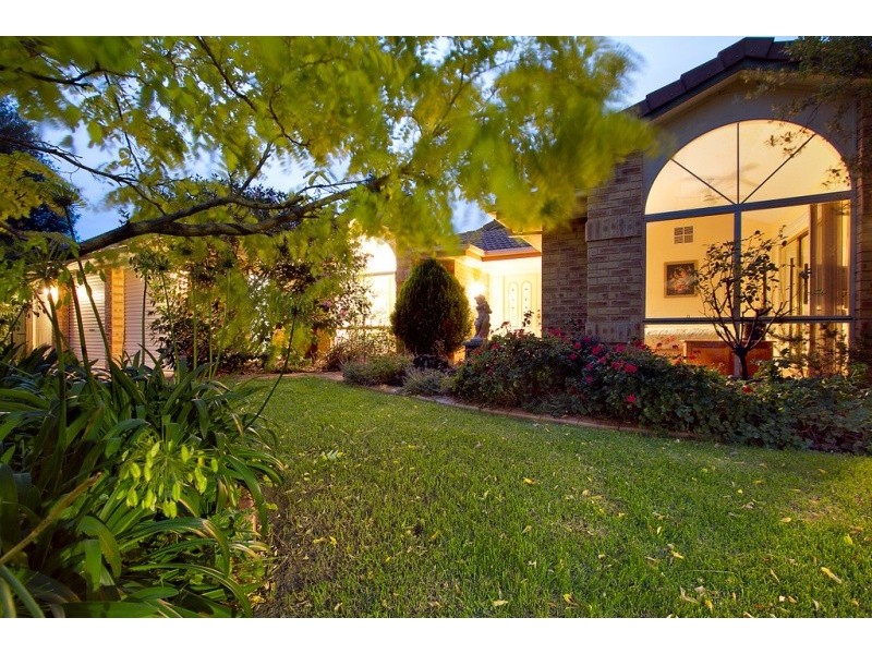 15 Harcourt Way, Berwick VIC 3806