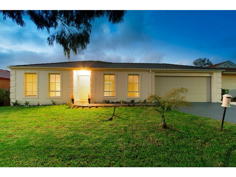 10 Regent Close, Berwick VIC 3806
