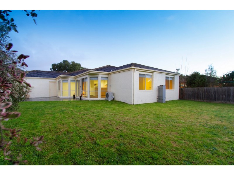 10 Regent Close, Berwick VIC 3806