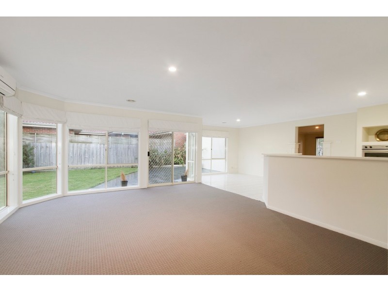 10 Regent Close, Berwick VIC 3806
