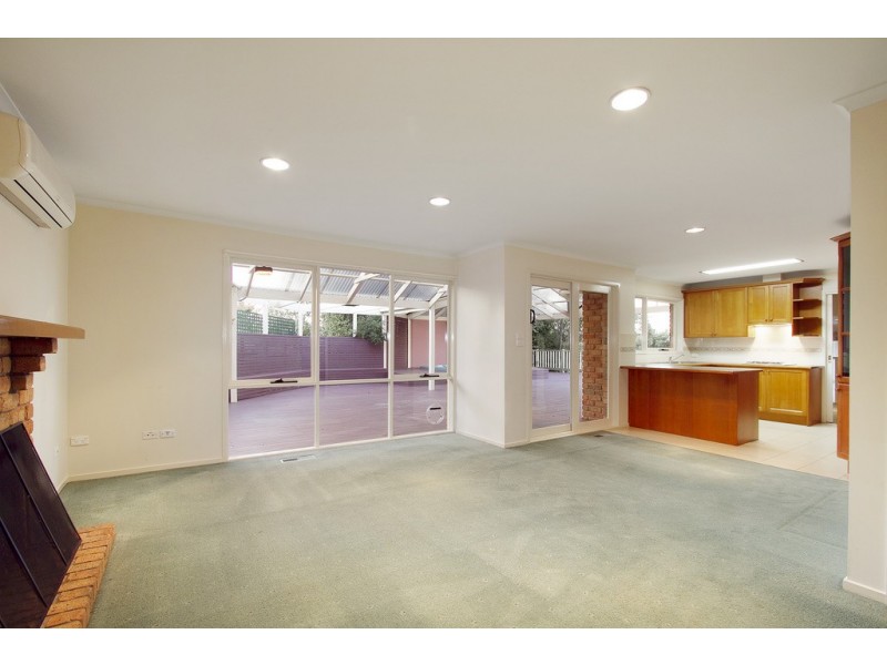 6 Gretel Place, Berwick VIC 3806