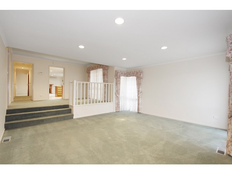 6 Gretel Place, Berwick VIC 3806