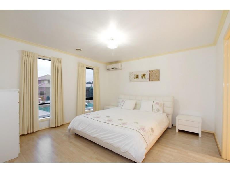 1 Glenn Erin Way, Berwick VIC 3806