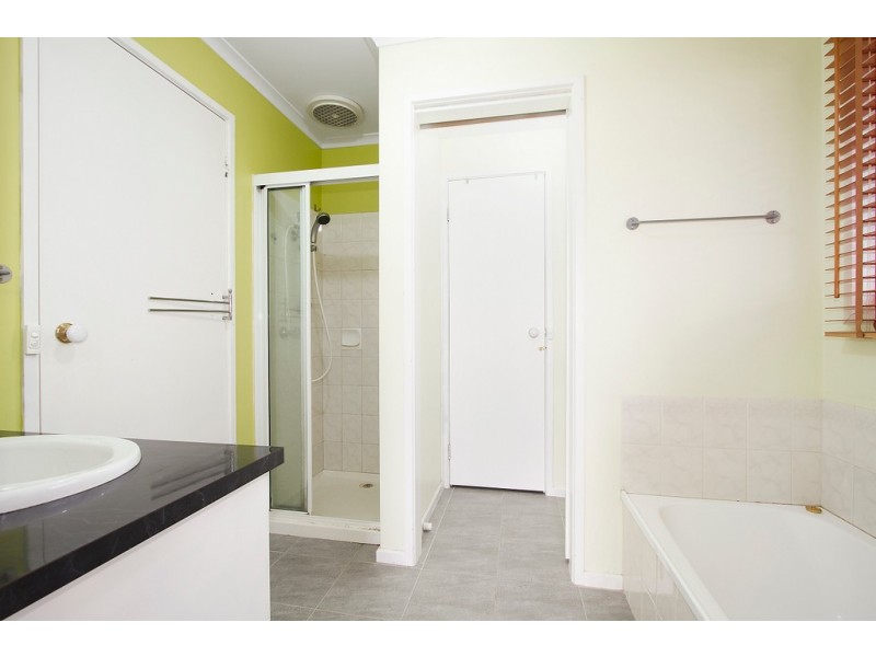 28 Ralph Crescent, Hampton Park VIC 3976