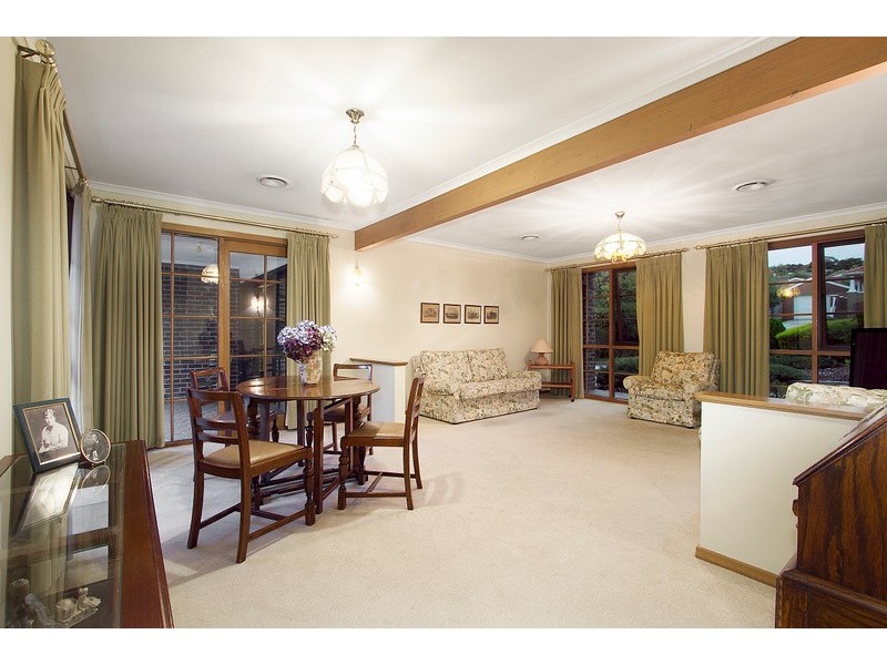 16 Shannon Way, Berwick VIC 3806