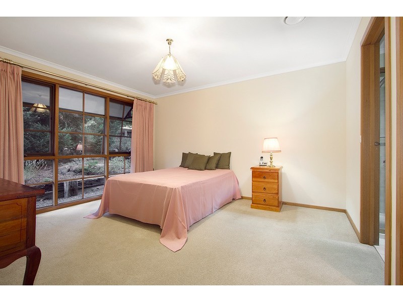 16 Shannon Way, Berwick VIC 3806