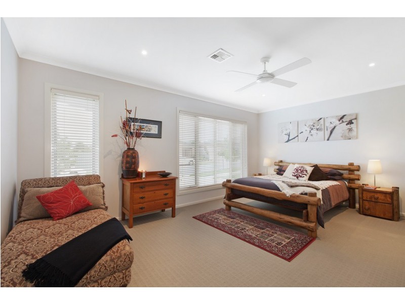 14 McNair Court, Berwick VIC 3806