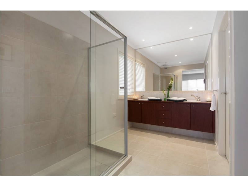 14 McNair Court, Berwick VIC 3806