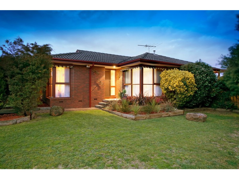 8 Barondi Avenue, Narre Warren VIC 3805