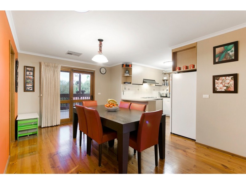 8 Barondi Avenue, Narre Warren VIC 3805