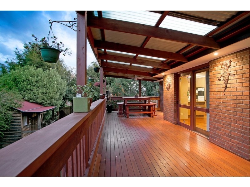 8 Barondi Avenue, Narre Warren VIC 3805